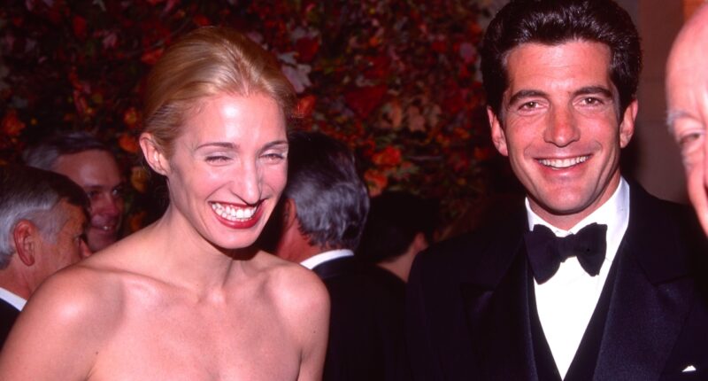 Celebrity Net Worth logo