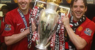 Owen Hargreaves (right) offers a compelling insight into his old team-mate Michael Carrick (left)