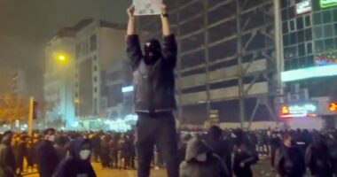 Iranian students clash with militia as fresh protests erupt