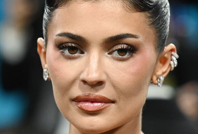 Your 20s is the perfect time to lay the foundation for a lifelong beauty routine but for stars like Kylie Jenner, they may have already started out on the wrong foot with heavy contour