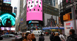 Lyft offers $1 billion buyback, but stock is tumbling after mixed results and outlook