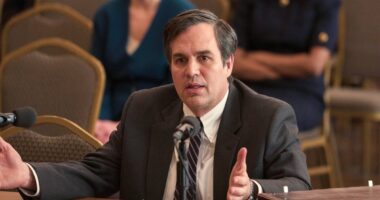 Mark Ruffalo and Anne Hathaway’s 89% RT True-Crime Thriller Feels Even More Chilling 7 Years Later