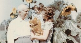 Nina with her mother Yulia and grandfather Nikita Khrushchev, 1967