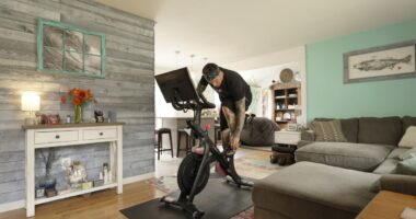 Peloton is losing money again as subscriptions keep falling. The stock is tumbling.