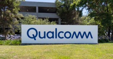 Qualcomm’s stock falls as memory pressures hit outlook