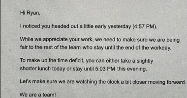 Ryan received a reprimanding email from his manager after leaving work 'early' at 4:57pm