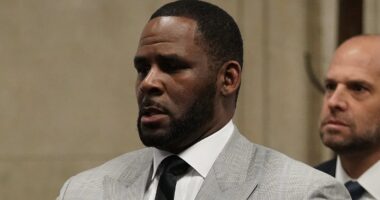 UPDATE: Sparkle Calls Out Niece Reshona Landfair's "False Statements," Says She Never Instructed Her To Sit On R. Kelly Lap (VIDEO)