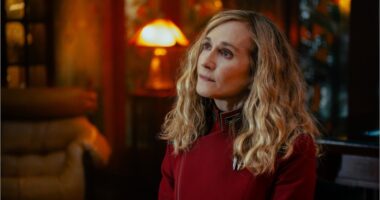 Holly Hunter in Star Trek Starfleet Academy Episode 6