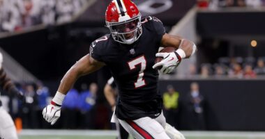 Steelers Predicted to Draft 21-TD RB With Bijan Robinson Comparison