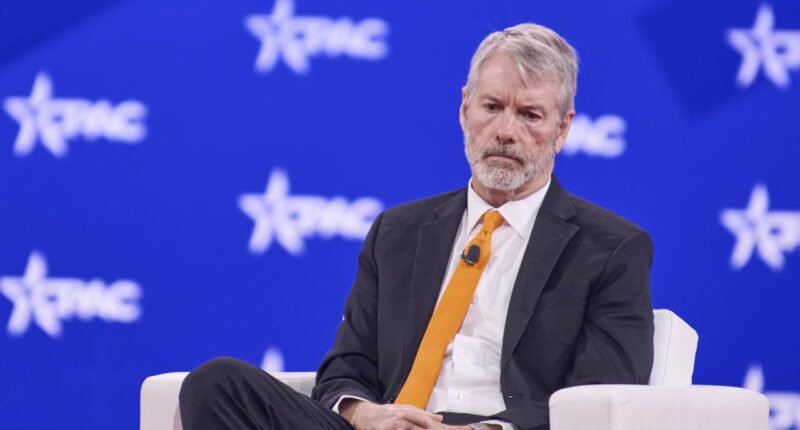 Strategy shows no fear — it keeps adding to a losing bitcoin position as prices drop