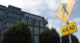 This Micron stock chart is sending an ominous signal, if history is any guide