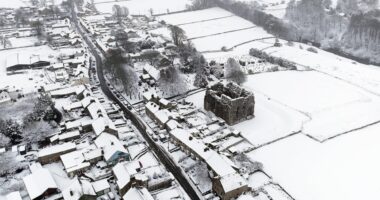 UK braced for heavy snow and flood risk this weekend
