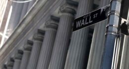 U.S. stock futures flat as investors digest ongoing tech selloff