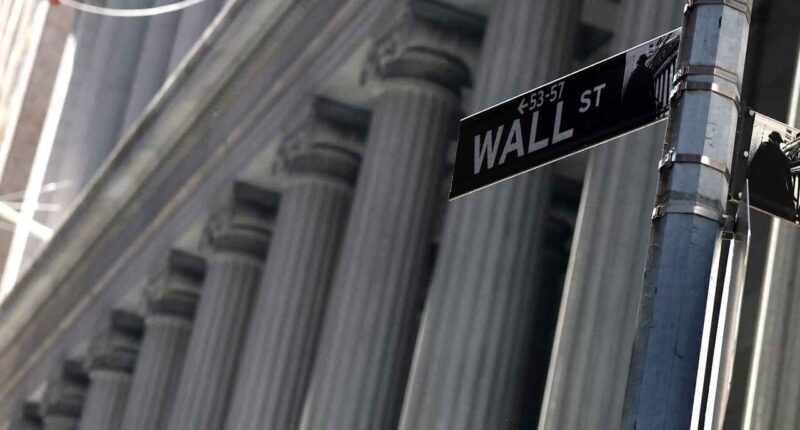 U.S. stock futures flat as investors digest ongoing tech selloff