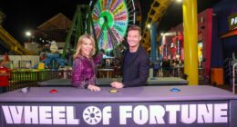 Celebrity Net Worth logo