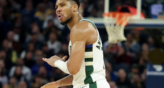 Warriors Star Has Interesting Reaction to Giannis Trade Rumors