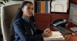 Yaya DaCosta as Andrea Freemann, Manuel Garcia-Rulfo as Mickey Haller in episode 303 of The Lincoln Lawyer
