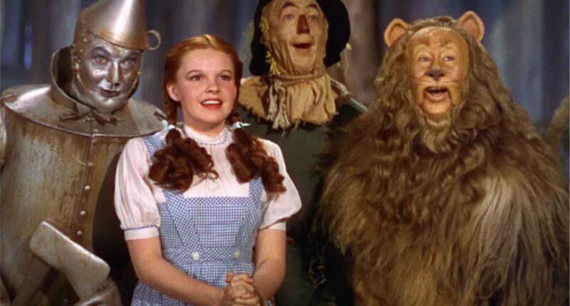 15 Movies With Some Unsettling Facts from Behind the Scenes