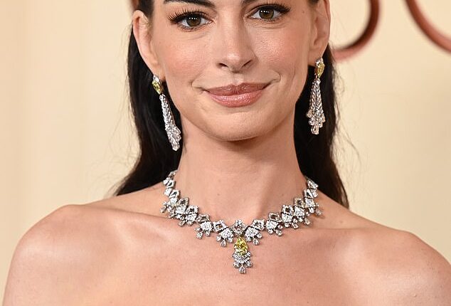 Anne Hathaway commanded attention for her smooth and radiantly youthful complexion as she hit the red carpet at the Oscars