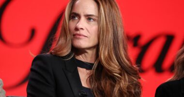Amanda Peet reveals breast cancer diagnosis