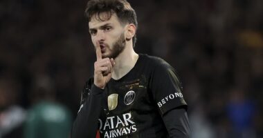 Kvicha Kvaratskhelia is uninterested in a move away from Paris Saint-Germain this summer