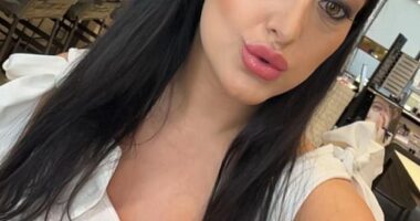 Karina (above) called out a nail salon customer for being rude to the owner