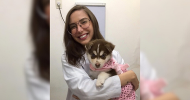 Isadora Borges holding a puppy