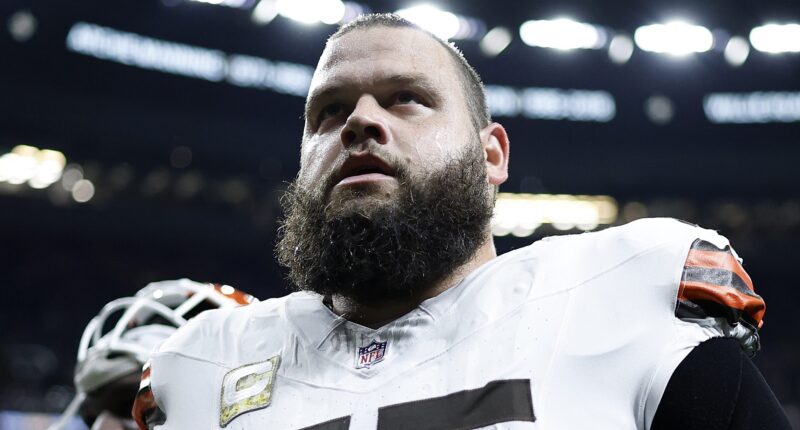 Browns Timeline for Joel Bitonio Revealed After Teller Departure