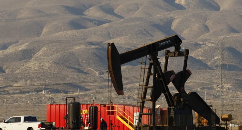 Energy investors go stock picking, benefiting Chevron over Exxon