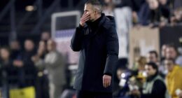 The Feyenoord board have decided to back Robin van Persie despite calls for him to be sacked