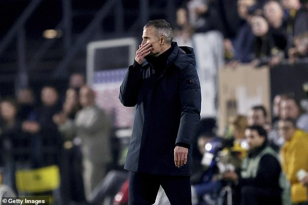 The Feyenoord board have decided to back Robin van Persie despite calls for him to be sacked