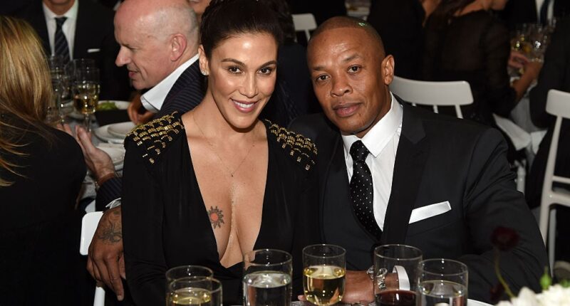 Celebrity Net Worth logo