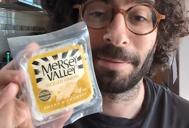 Frenchman Leo Filipetti has once again analysed Aussie supermarket cheeses in an Instagram video, this time taste testing the hugely popular Mersey Valley Pickled Onions cheddar cheese