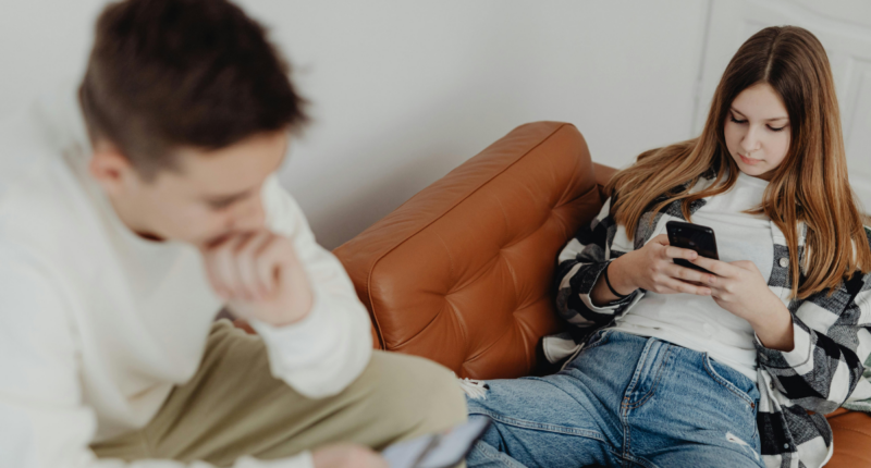 teenagers on smartphones