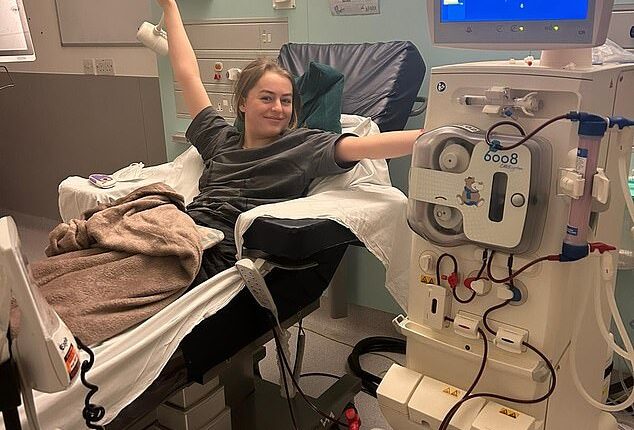 Maya Solecki celebrating her last session of dialysis before her transplant. In a desperate bid to find a donor her mother,  Maria Solecki, took the decision to take her appeal to her local newspaper, the Southend Echo, in March 2025