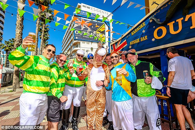 As the horse racing in Gloucestershire reached its dramatic climax, sporting fans on the Costa Blanca donned their best jockey costumes to enjoy the sizzling 23 degree heat