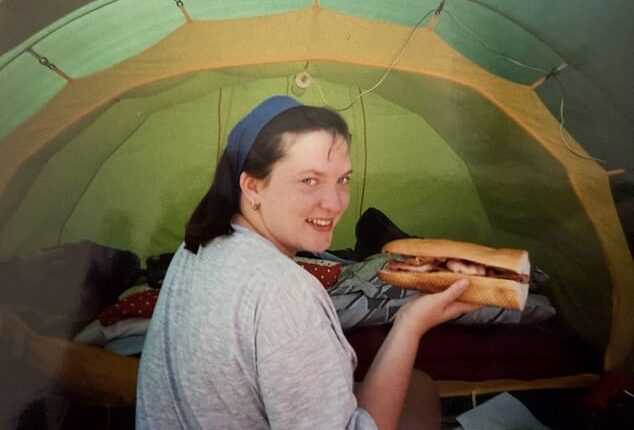 Lisa Maidment began to struggle with her weight during childhood. I still remember the shame I felt when I heard the other kids call me ‘thunder thighs’, she writes