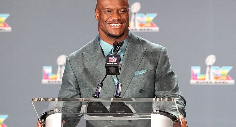 Celebrity Net Worth logo