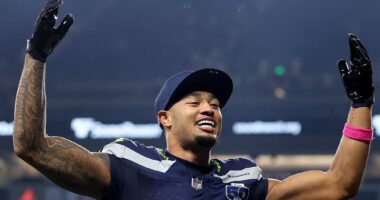 Celebrity Net Worth logo