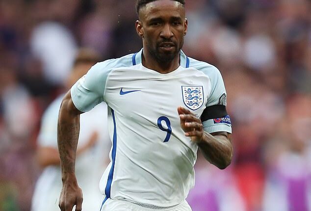 Jermain Defoe has taken up his first permanent managerial role, with the former England forward being appointed by Woking