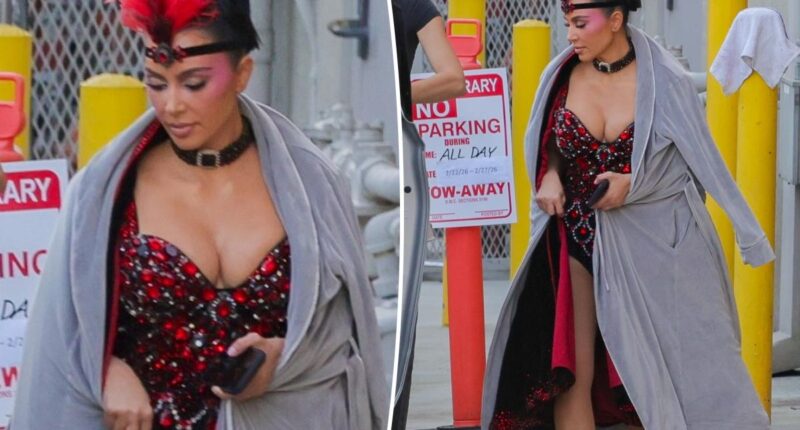 Kim Kardashian is a Las Vegas showgirl on 'The Fifth Wheel' set