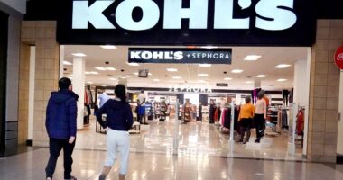 Kohl’s stock sinks as sales keep falling, dashing hopes that a recovery has taken hold