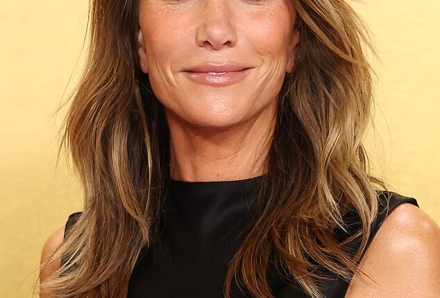 Actress Kristen Wiig looked stunning on the red carpet as she arrived to the Actor Awards in Los Angeles on Sunday night - but some viewers couldn't help but notice that she looked very fresh-faced