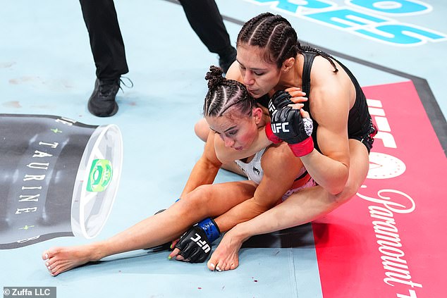 Alexa Grasso secures a rear chokehold against Maycee Barber, who already appeared KO'd
