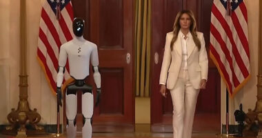 Melania Trump’s Moment With Robot Has Everyone Spotting The Same Strange Detail