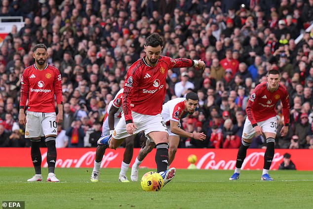 Bruno Fernandes levelled from the spot after Matheus Cunha had been pulled back