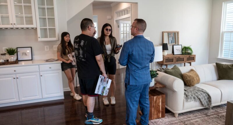 Mortgage rates swing back above 6%, raising tricky questions for buyers and sellers