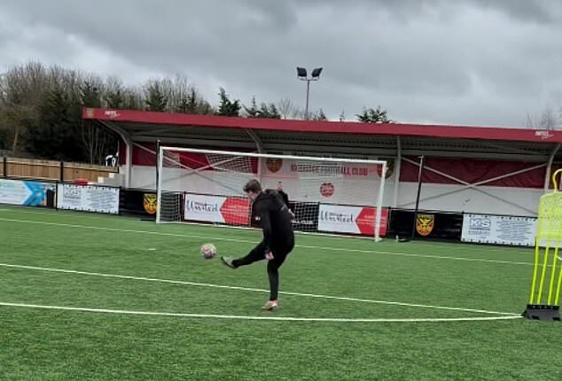 Mykhailo Mudryk has surprisingly returned to training at semi-professional club Uxbridge FC