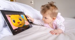 Parents have been told to limit screen time to an hour a day for under-fives and keep them off AI and social media – under new Government guidelines (file picture)