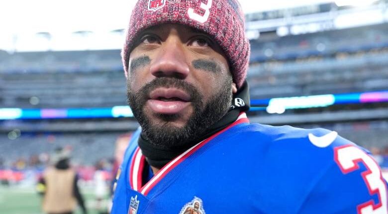 QB Wears New Team Colors During Free Agency